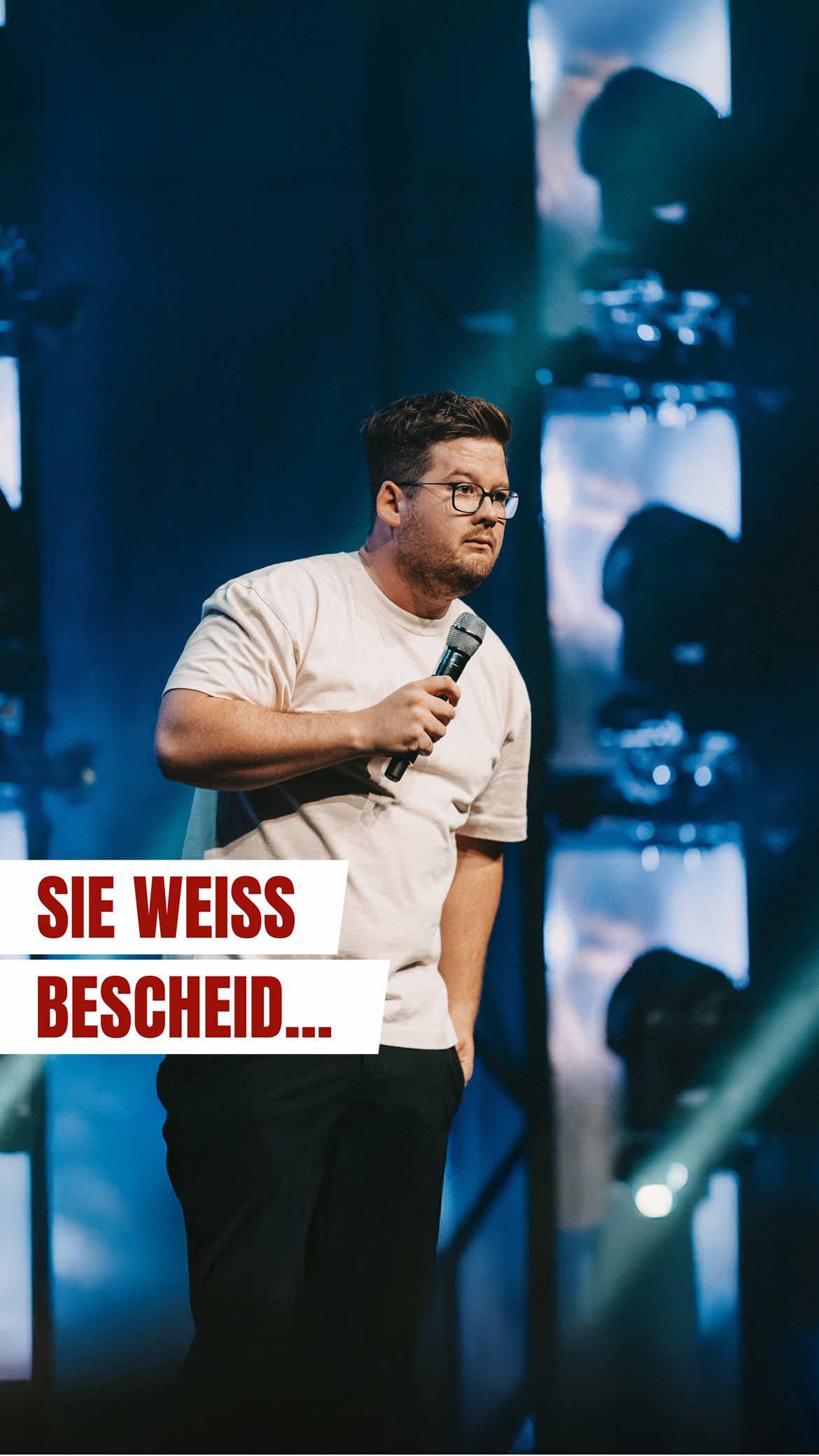 A post by @christall_official on TikTok caption: Sie weiß bescheid... 👀😂