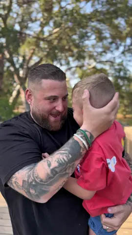 A post by @nicocaponecomedy on TikTok caption: Quand papa est mauvais perdant 🤣 Rollword la pétanque des lettres ! Crée vos mots à partir des dés de lettres au sol ! @Topi Games 