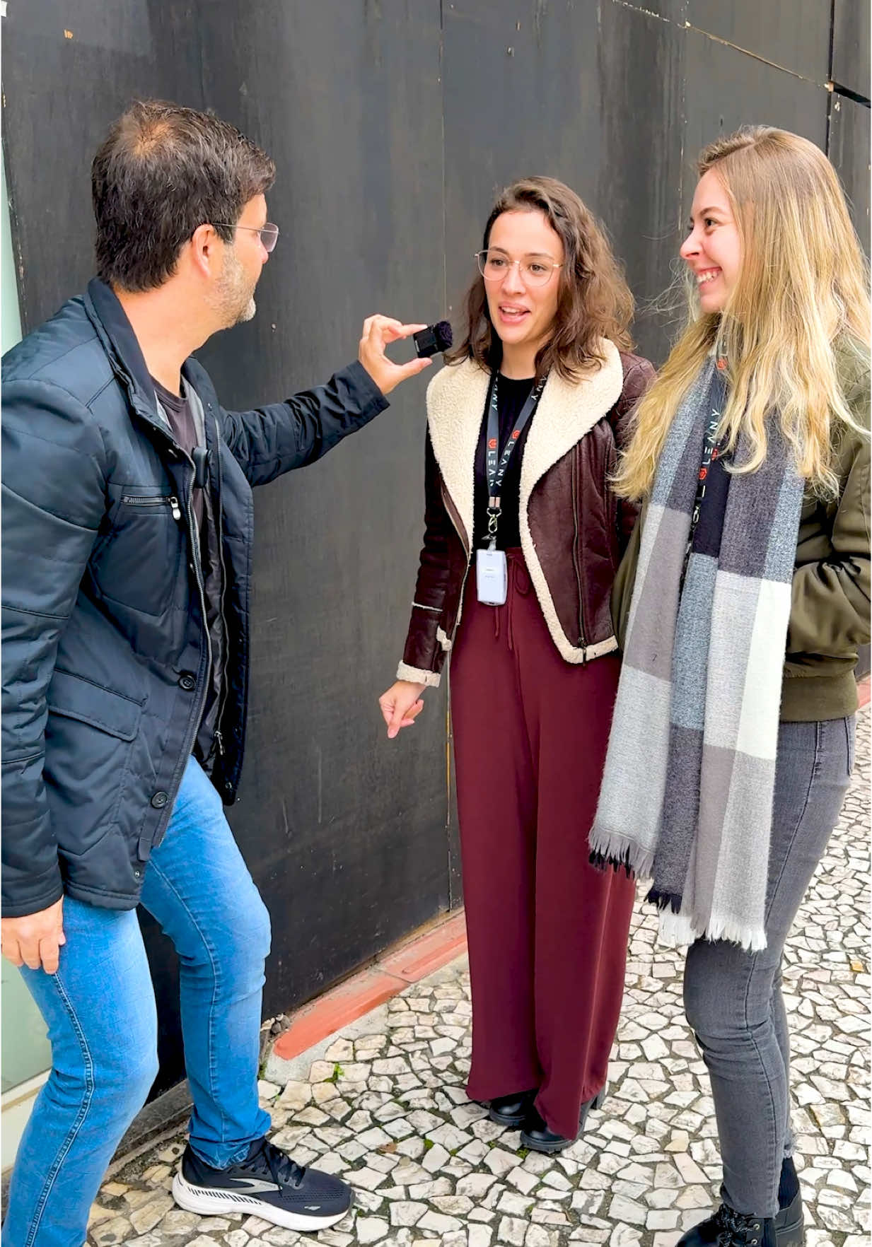 A post by @nextleveldj on TikTok caption: Valendo R$100,00, qual é a palavra mais falada do mundo?