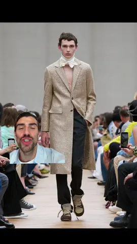 A post by @luigigiaretti on TikTok caption: Memorabile sia il debutto di Jonathan, che anche i prezzi della collezione (se sono effettivamente questi). Cosa ne pensate?? #dior 