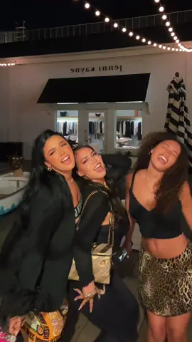 A post by @asiamonetrayyy on TikTok caption: 👯@mariammyassinn @Bella Ray #fyp 