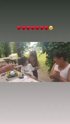 A post by @florydarius35 on TikTok caption: #fypシ゚viral #for #teiubesc❤️🧸🥰🍯🔙 