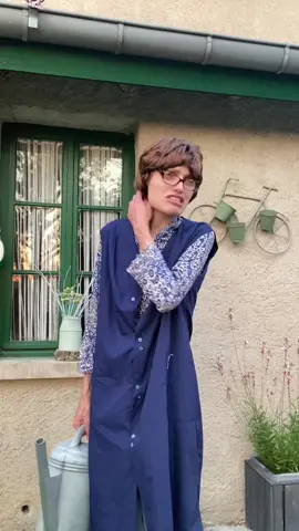 A post by @matheomrt2 on TikTok caption: on bouge pas de la maison nous.  #actint #sketch #humour #imitation #comedie #comedy #MaestriDelPov #MaestriDelPov #grandparents #papy #mamie #mamy #canicule #chaleur #parent #parents #fleurs #pourtoi #fyp #foryoupage 