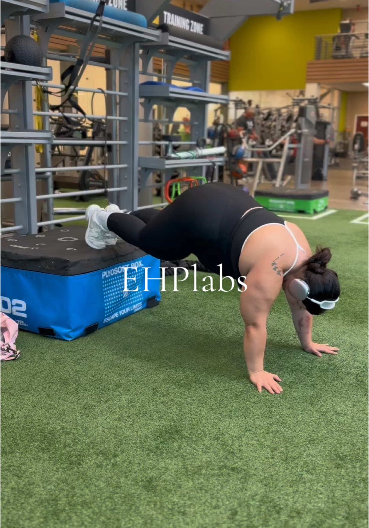 A post by @lizsmiles1 on TikTok caption: Summer is here let’s get to it with @ehplabs oxyshred ! 🫶🏻 #oxyshred #ehplabs 