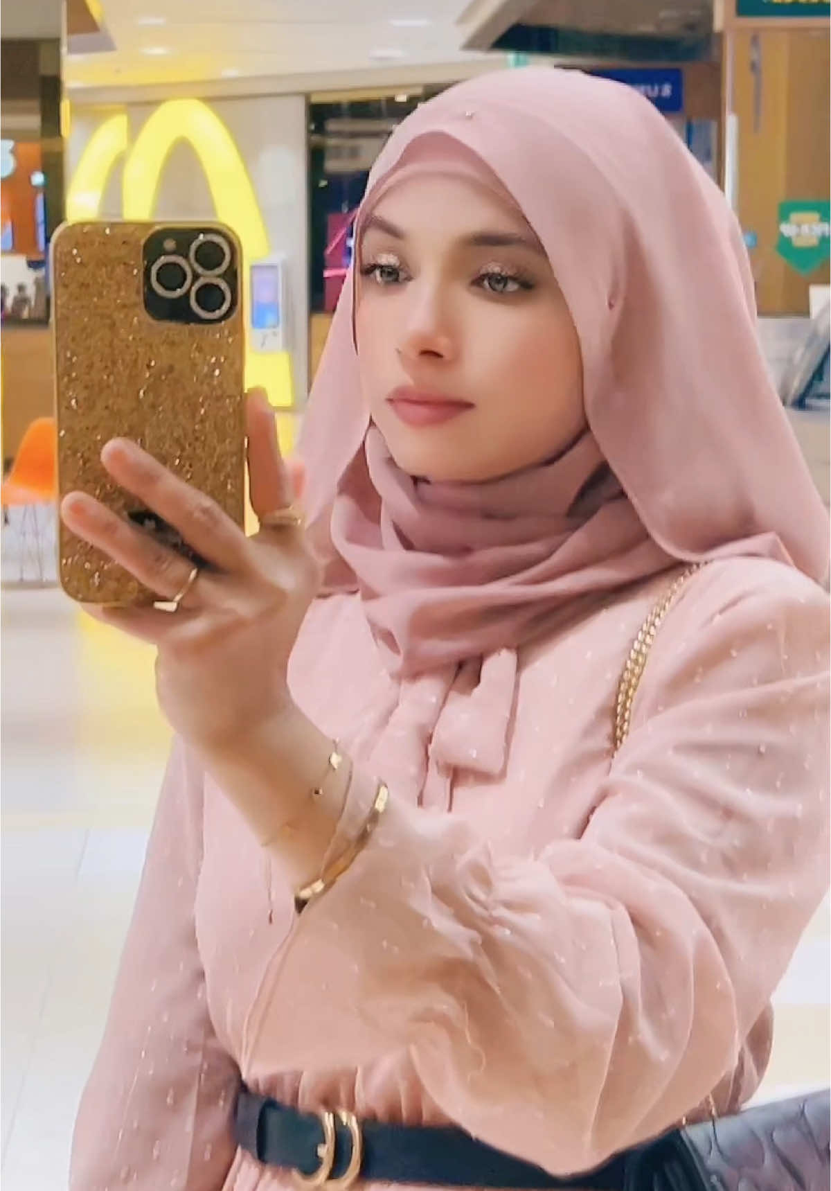 A post by @itz_selina_rahman on TikTok caption: My pinky friend🩷 thank u so much u read my mind all video an repost,big hug mwah for your little doughter. You right someone wrong pointed u😂👀👸🤍🧚🏻‍♀️🔥🎧#fypage #dubai_dxb_uae🇦🇪 #viraltiktokteam #eastlondon #selina #newyear2025 #alhamdulillah #🤍🕊 