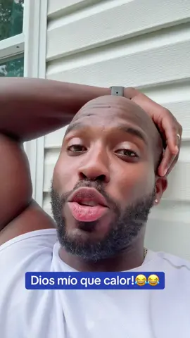 A post by @soydestine on TikTok caption: Este calor está tremendo OMG!😂😂