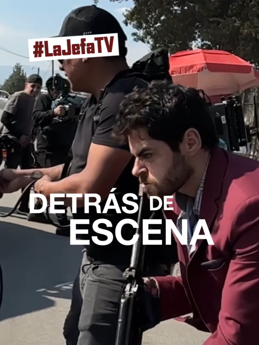 A post by @telemundo on TikTok caption: Así se vivió esta escena de alto voltaje en #LaJefaTV 🔥🎬 Revívela con estos momentos del detrás de cámaras 💥