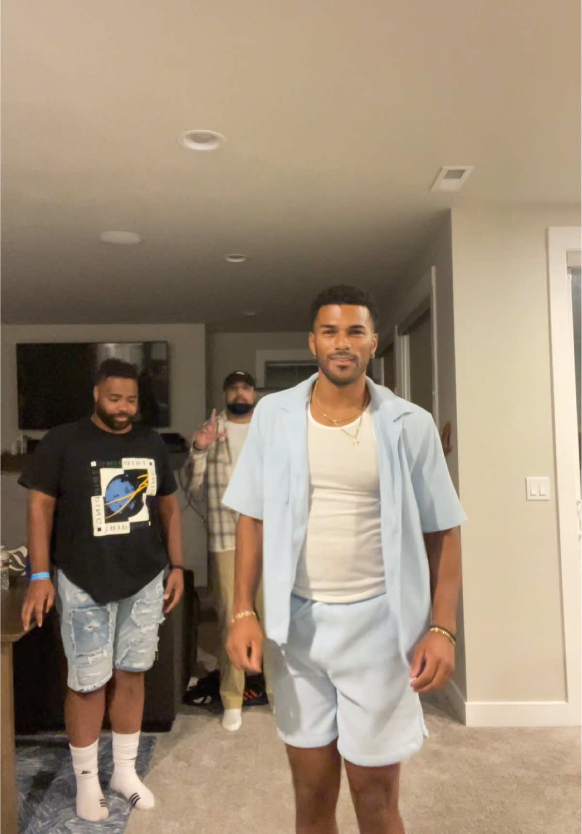 A post by @findjeremiah on TikTok caption: MOODY BECAUSE WE ABOUT TO HIT 1 MILLION 🕺🏽🕺🏽❤️❤️ #loveislandusa #hitdemfolks #2016 #dance #icantdance #jkyesican #loveyall @NyJaune Lawler @Spencer Heslip @Caleb Brown