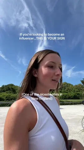 A post by @claudia.harrington on TikTok caption: Post your content!!! Staying at this hotel was on my 2025 vision board …. Pinch me!! This hotel is everything & more — it’s perfect #castlehill #newport #newportri #travelvlog #roomtour #contentcreator #contentinspo #postyourcontent #bostoninfluencer 