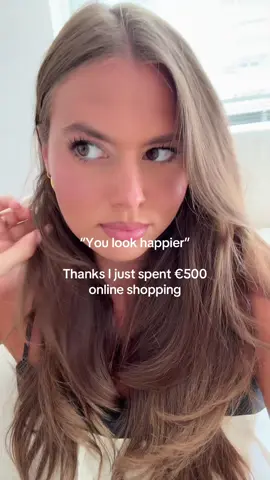 A post by @ninahouston on TikTok caption: retail therapy > 🤭🛍️ Haul als het binnen is? #shopping #youlookhappier #trending 