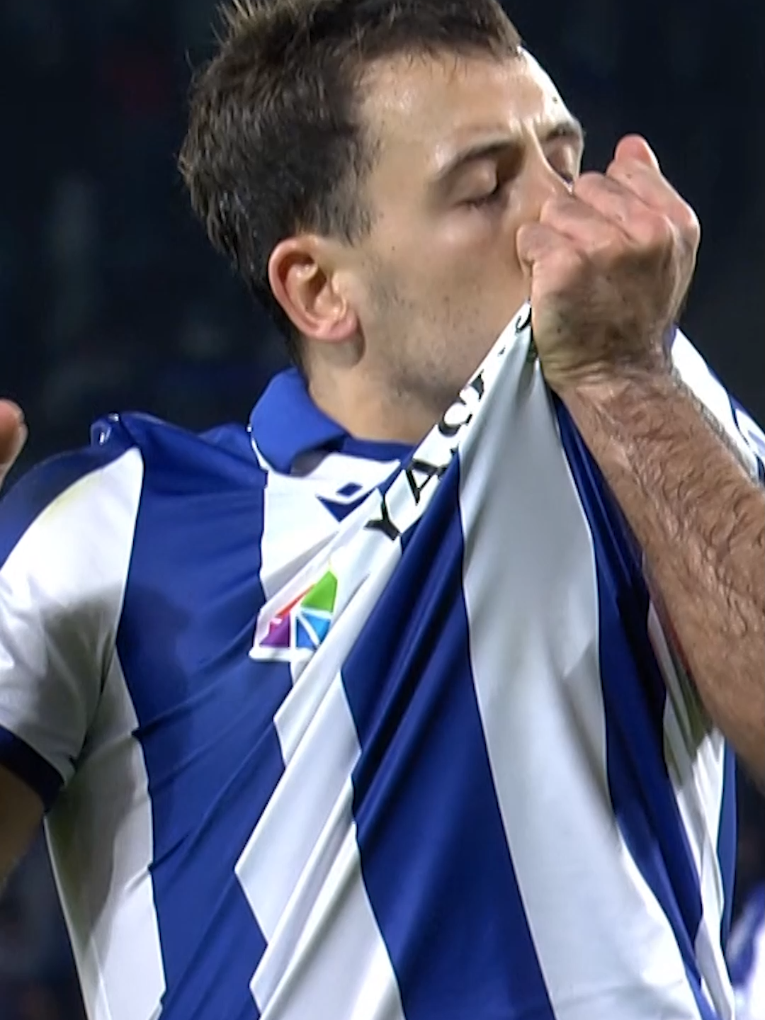 A post by @laliga on TikTok caption: 💙©️ txuri-urdin TO THE CORE. #Oyarzabal #RealSociedad #LALIGA #LALIGAEASPORTS #LALIGAHighlights #DeportesEnTikTok