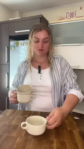 A post by @wiki_iva on TikTok caption: Сегодня День Ребёнка, и я решила порадовать своих двух «детей» — мужа и дочку — быстрым десертом, от которого никто не откажется 😋 3 ингредиента, 10 минут, шоколад + мороженое = счастье в ложке 🍫🍦 Сохраняй и пробуй — оно того стоит! ⸻ 📋 Рецепт: 🍫 Шоколадный десерт за 10 минут Ингредиенты:  • 200 г шоколадной пасты (любой, которую мажут на хлеб)  • 2 яйца  • 3 ст. л. муки Приготовление:  1. В миске соединить шоколадную пасту и яйца.  2. Хорошенько перемешать до однородной кремовой массы.  3. Добавить муку, снова перемешать.  4. Разлить по формочкам.  5. Выпекать при 200°C, режим “только верх”, примерно 9 минут.  6. Подавать горячим с шариком ванильного мороженого. #десерт #деньребенка #шоколадныйдесерт #простойрецепт #быстрыйдесерт #вкуснодома #рецептдня #выпечкабеззаморочек #рецептыtiktok #десертизтрехингредиентов #мороженое #шоколаднапастасдесерт #десертдлядетей #семейныйужин #готовимдома #vikiiwa #кулинарныйблог #шоколад