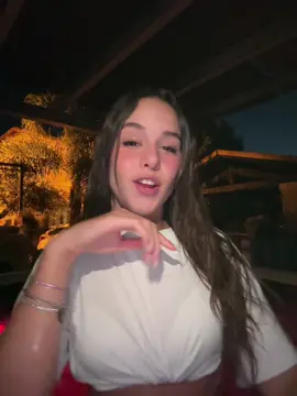 A post by @giuliaabizzarri on TikTok caption: dimmi cosa vuoi da questi attimi eterni 