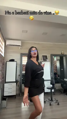 A post by @aclmmmmm on TikTok caption: Nu ma las 🤣🤣🤣🤣