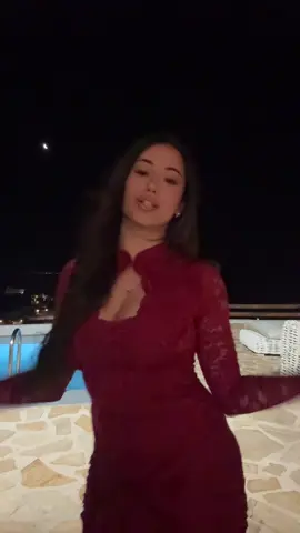 A post by @mariavittoriadematteiss on TikTok caption: La luna🥺
