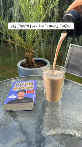 A post by @fitness.compani0n on TikTok caption: Iced Proteinkaffee für Diät & Muskelaufbau ☕️💪🏼 |anzeige #eiweiß #proteine #proteinkaffee #muskelaufbau 