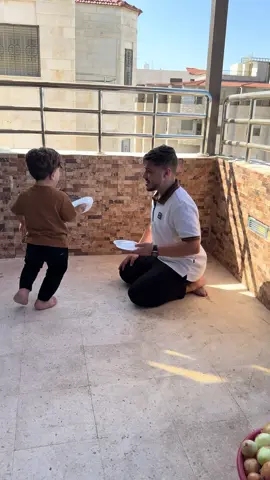 A post by @yahia_x on TikTok caption: 😂😂😂😂😂😂#يحيى_الزعبي 