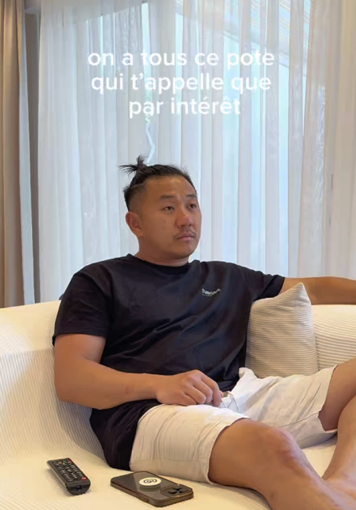 A post by @abregefrere on TikTok caption: C’est sûr qu’il allait me demander de la tune. Tague la personne qui te gratte. Si tu ne tagues personne, c’est que c’est toi le gratteur 😂 #abregefrere #humour #pote 