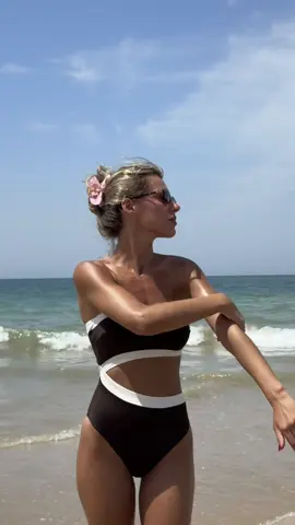 A post by @andreanoguero22 on TikTok caption: Nuevo Shimmering Tanning Gel SPF15 de @balibody 🌺✨🌴 Broncea instantáneamente, hidrata profundamente y protege la piel !! *publi