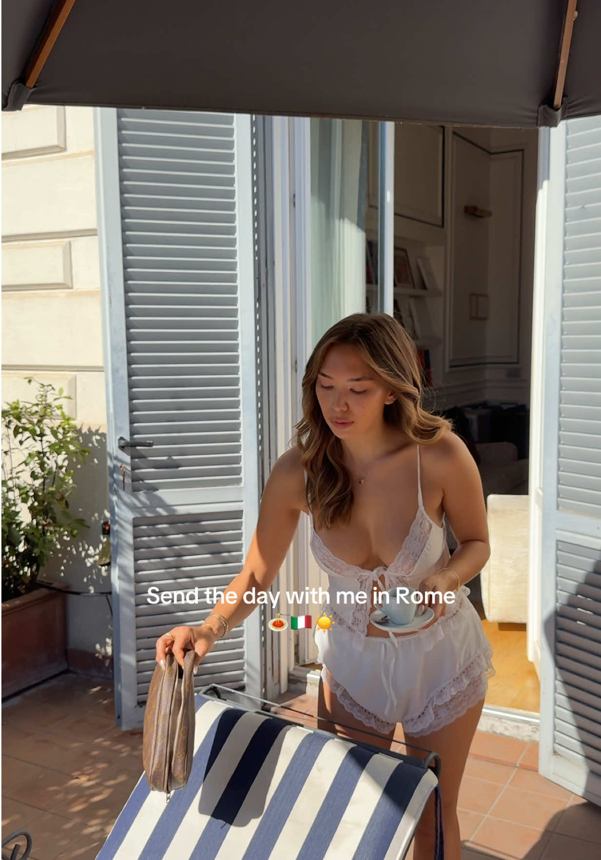 A post by @adorable_caro on TikTok caption: Anzeige | Never without my SPF☀️ Mit dem UVMUNE 400 Invisible Fluid 50+ von @La Roche-Posay ist man perfekt geschützt und es ist sogar sand-, wasser- sowie schweißresistent. Aktuell bekommt ihr in den stationären Apotheken 3€ Rabatt beim Kauf eines der Produkte und 10€ Rabatt beim Kauf von 2 Produkten!🧡 #larocheposayskincare #anthelios #antheliosuvmune 