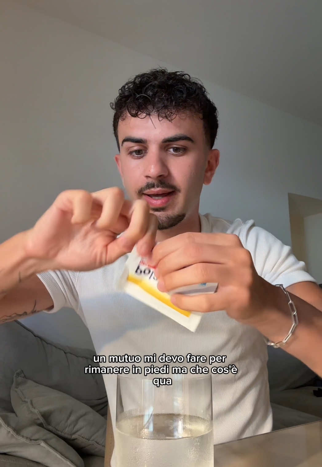 A post by @sasycacciatore on TikTok caption: Che??? La banca?? 