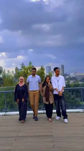 A post by @bisle_1 on TikTok caption: @Dhazhii qaranka 💚🤍❤️ @maska madwo 🐍💵 @SAMIIR SHIDANE✪🇬🇶 