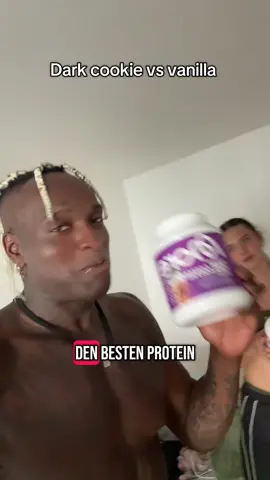 A post by @albertosmb on TikTok caption: Dark cookie VS Vanilla #gesundheit #abnehmen #ernährung 