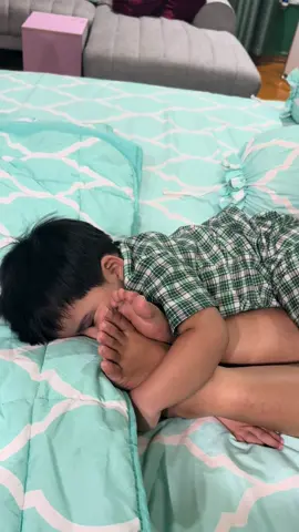 A post by @khinehninwai19 on TikTok caption: ချွဲနေပါတယ် ရှင့်🥰🥰
