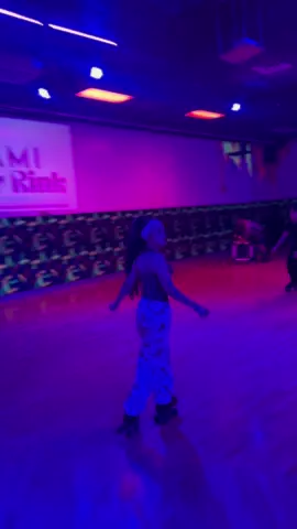 A post by @rollinwithnunu on TikTok caption: 🫶🏻#rollinwithnunu #fyp #rollerskating #trending #viral #foryoupage 
