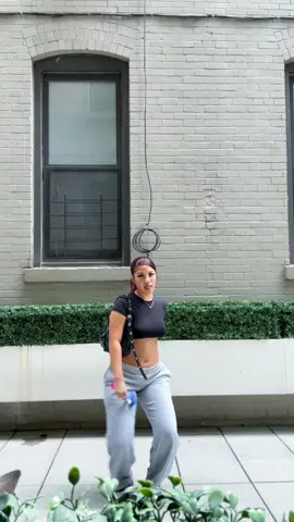 A post by @dianaswrldd_ on TikTok caption: mood porque mi cumpleaños es el viernes 😍😍😍😜😜😜😜 