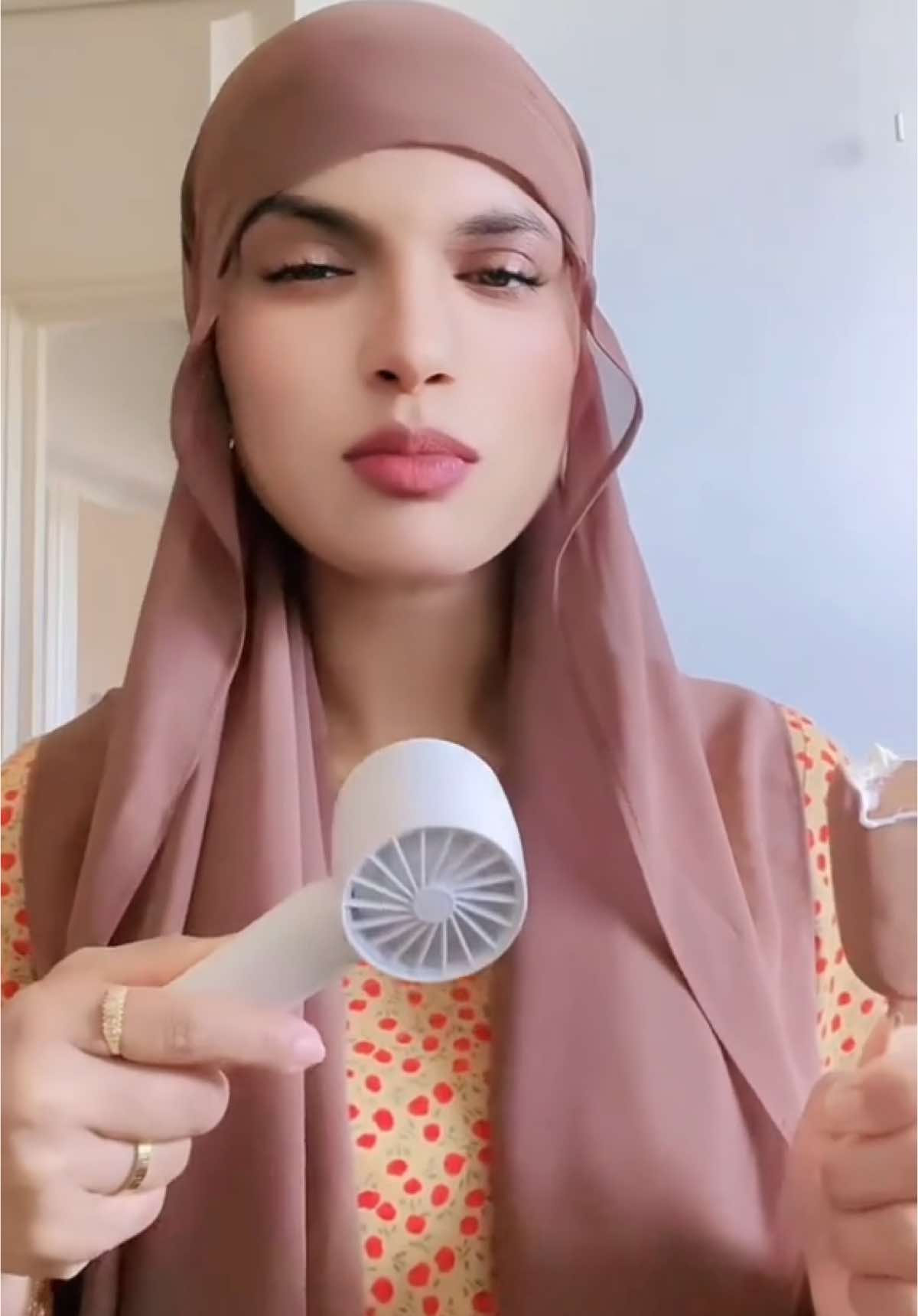 A post by @itz_selina_rahman on TikTok caption: 🤣Oyy Ame tumare Bala fai nah😂🧚🏻‍♀️🤍👸🔥#funnyvideo #viraltiktokteam #fypage #eastlondon #selina #newyear2025 #alhamdulillah #🤍🕊 