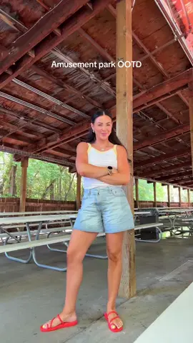 A post by @courtneyycahoon on TikTok caption: One thing about me.. I WILL go on the water rides 💀💀