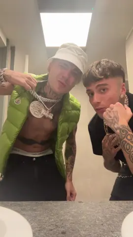 A post by @tonyboygohardd on TikTok caption: IO E IL MIO AMICO IN SOCIETÀ A A @shivaofficial ♾️
