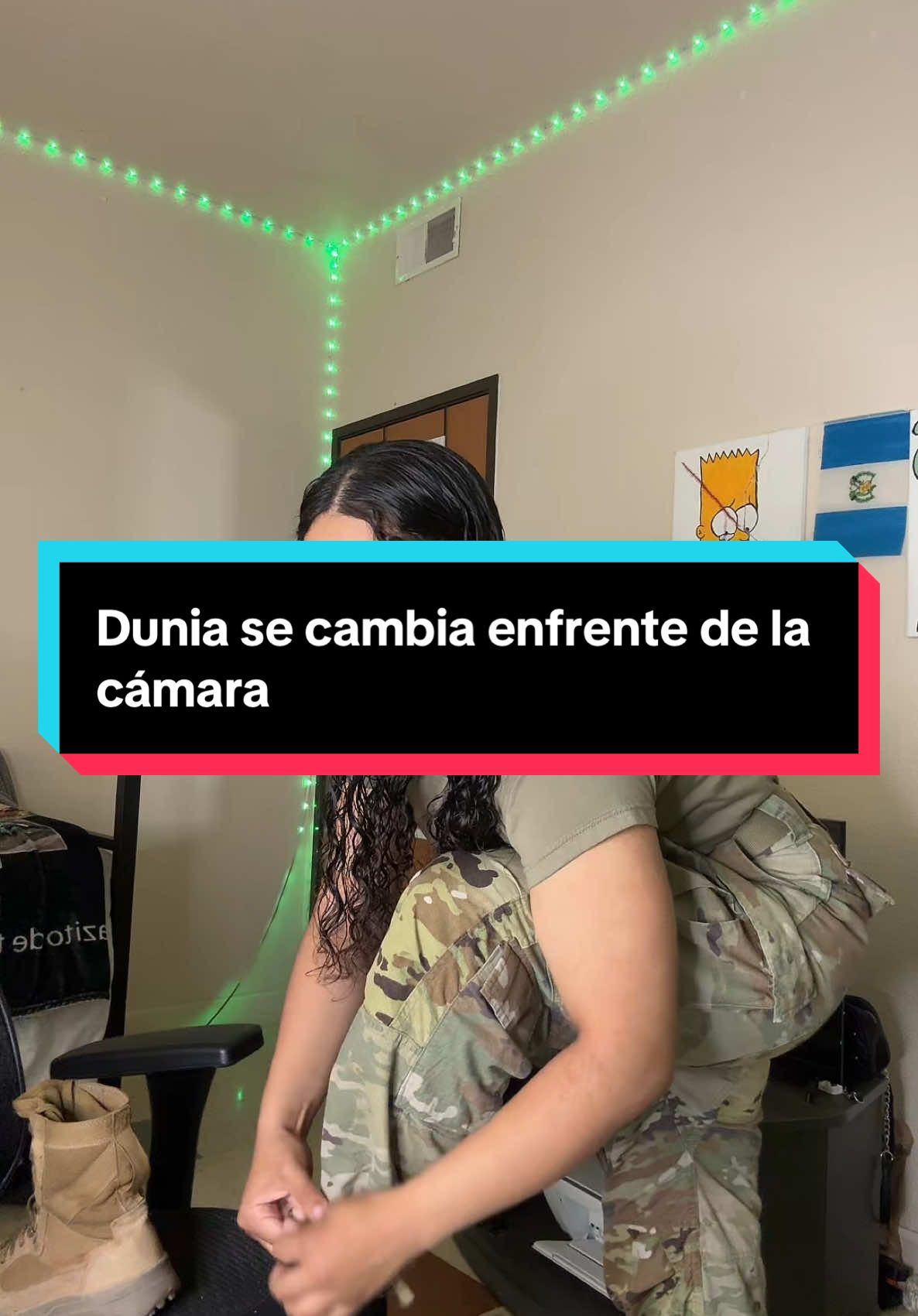 A post by @dunia_santos_urbina on TikTok caption: Dunia se cambia enfrente de la cámara