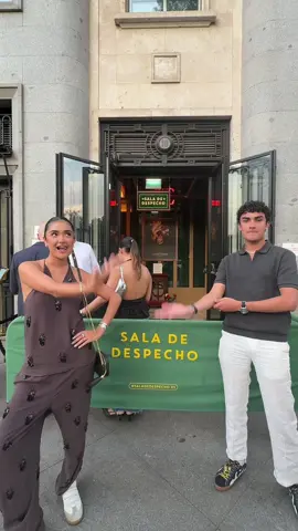 A post by @ximeponch on TikTok caption: nada raro #saladedespecho 