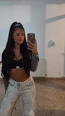 A post by @el_massri_aya on TikTok caption: #Aya👑 #popular #foryoupagе #viralvideos 