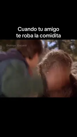 A post by @escardii on TikTok caption: Cuando tu amigo te roba la comidita 😡😱 #parati #escardi 