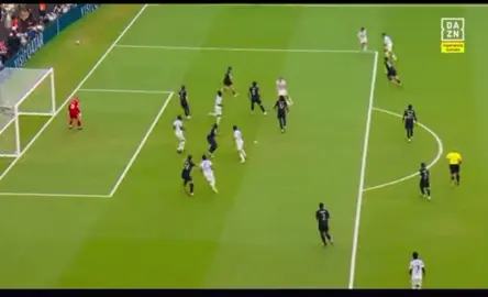A post by @elpapayinn on TikTok caption: Gol del Real Madrid 🥰🥰🥰 1 a 0 vs Juventus 