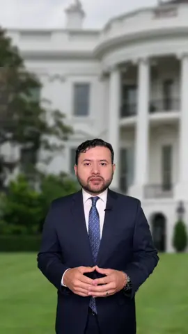 A post by @benjaminzamoratv on TikTok caption: 🚨Presidente Trump dice que “revisará” posible deportación de Elon Musk.