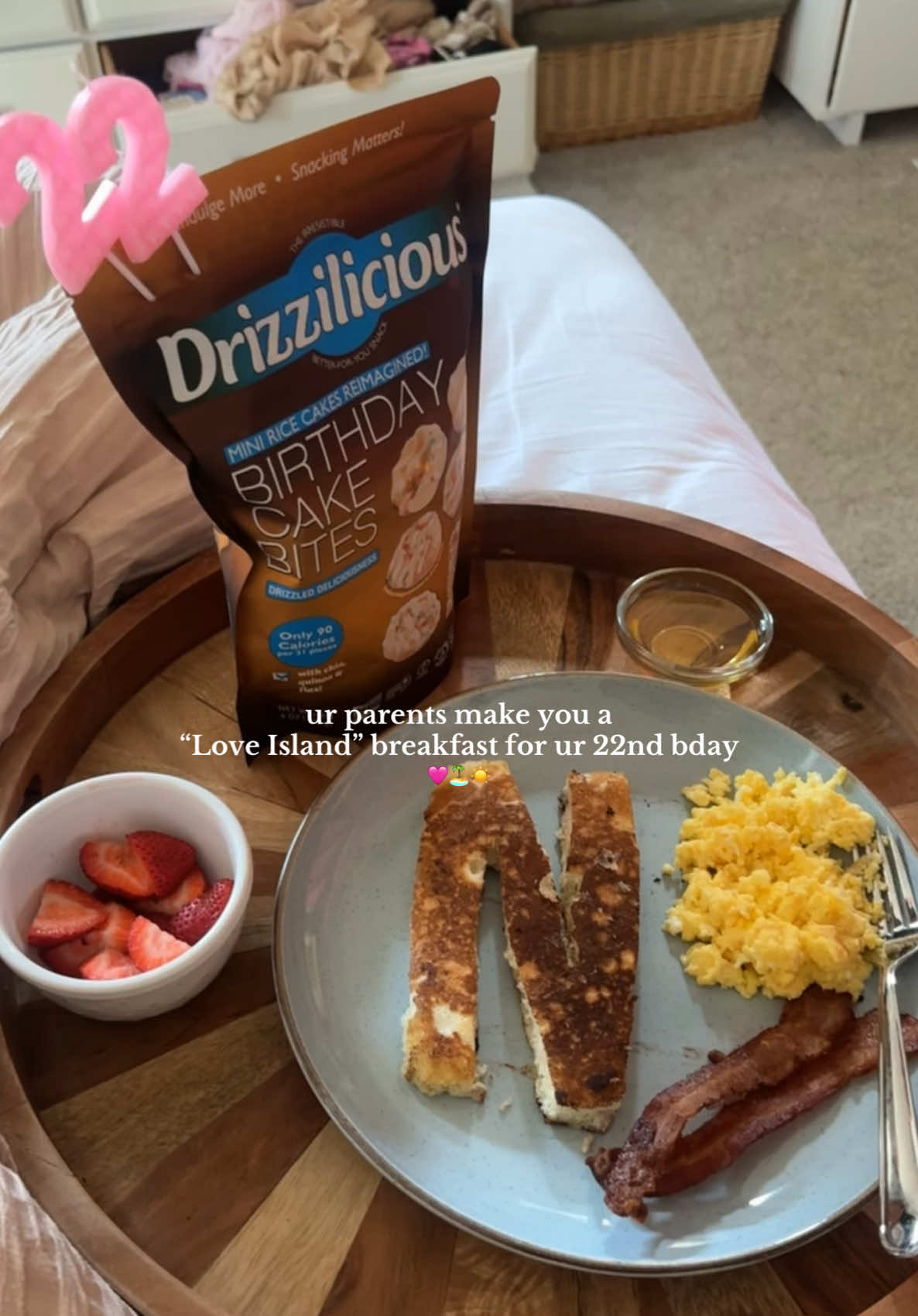 A post by @nats_not_okay on TikTok caption: Didn’t forget the protein + fully cooked the pancake 🥞🍓🍳 (no avo toast tho) 10/10 would pull for a chat 🙋🏼‍♀️ #loveisland #birthday #loveislandusa #foryou #liusa #mamacita #bestmomanddad #bday #bdaybreakfast 