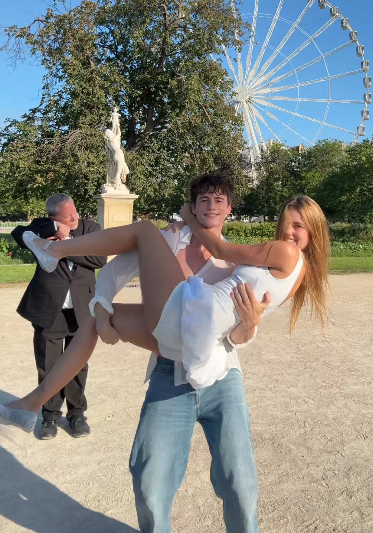 A post by @bachbuquen on TikTok caption: Yeehaaaaaw🐴🐴 @anna malygon 