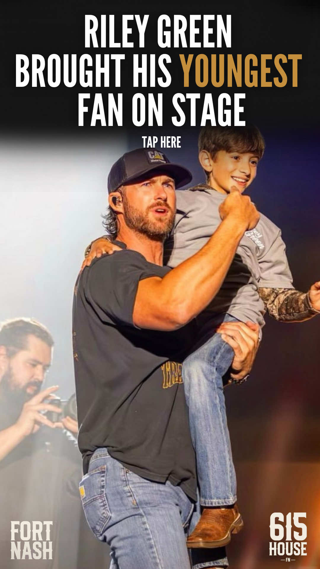 A post by @the615house on TikTok caption: Another reason we love Riley 👏 #countrymusic #rileygreen #kid #tb #fortnash 🎥: @Riley Green  