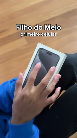 A post by @jooj on TikTok caption: épocas completamente diferentes 😭 #irmaosnatu