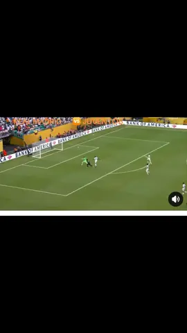 A post by @elpapayinn on TikTok caption: ¡GONZALO FUE EL HÉROE! 😍 El Real Madrid derrotó a la Juventus con un cabezazo de su delantero y logró el boleto a cuartos de final. 💪