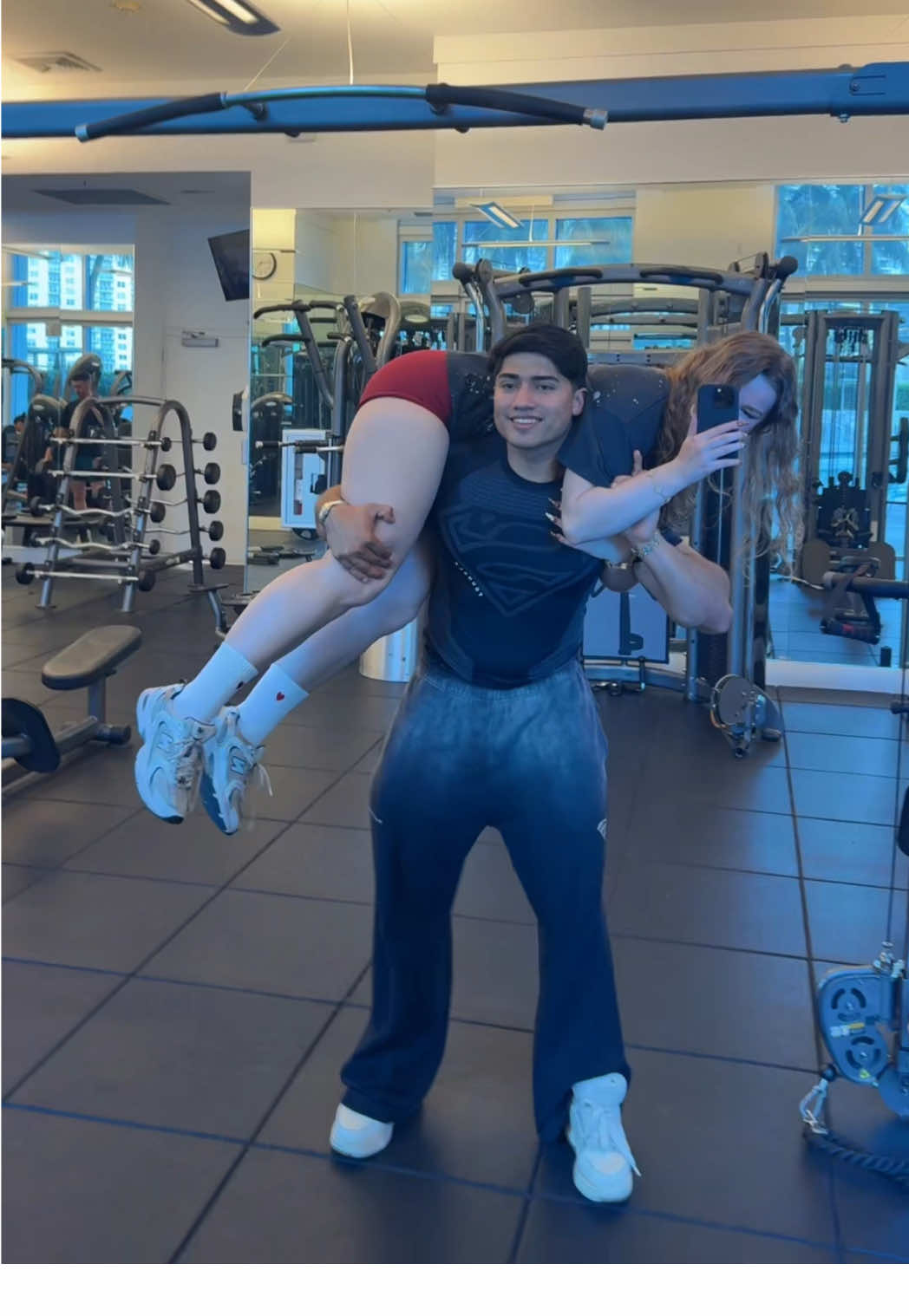 A post by @jcandsondraa on TikTok caption: Si tu hombre no hace esto contigo entonces es una amiga más  😂 #jcandsondra 