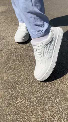 A post by @berdievgabinii on TikTok caption: #tiktokshop #dealsforyoudays #shoes #womenshoes #menshoes #sneakers #waterproofshoes 