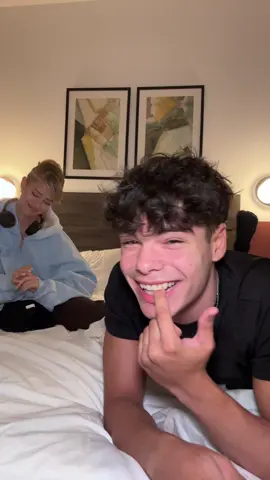 A post by @alvaritobarras on TikTok caption: Jajajaja no se que es esto @Tati 