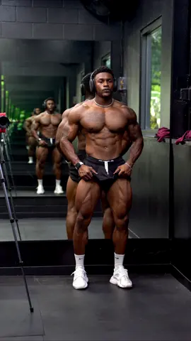 A post by @drayyofficial on TikTok caption: current physique update. ready to lock in & see where i can take it 🔒 #Fitness #physiqueupdate