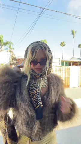 A post by @unaestheticsurferpearlz on TikTok caption: also the summer of sweating in fur