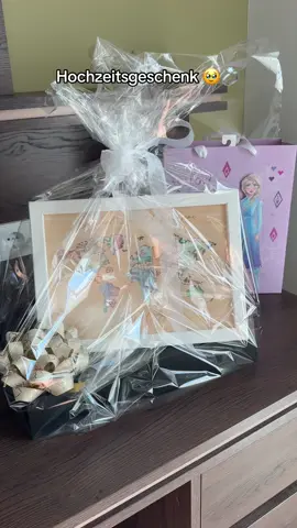 A post by @healthy_mandy on TikTok caption: Würdet ihr euch über so ein Geschenk freuen? 🥹 kommentiert mal mit Hochzeitsgeschenkinspos 😍💍🎁